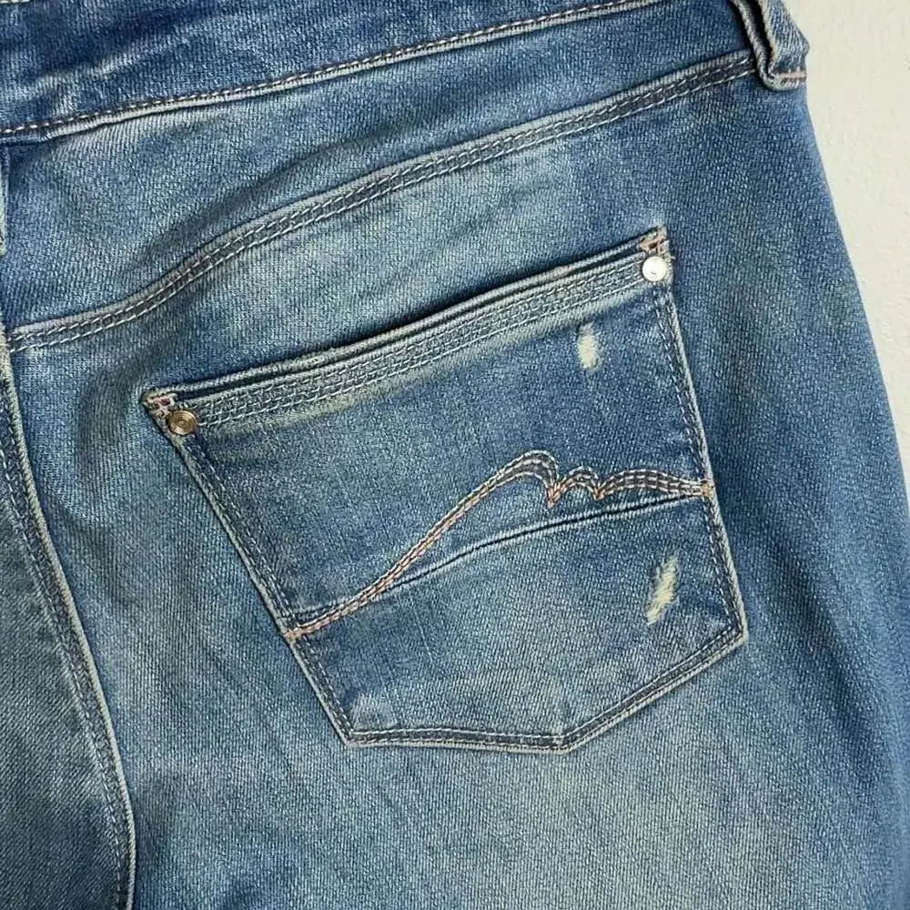 White House Black Market Girlfriend Jean Size 2 Blue Distressed Fading Women’s